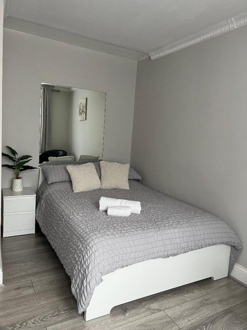 London Property Apartments For Up To 6, Next To Big Ben & London Eye מראה חיצוני תמונה